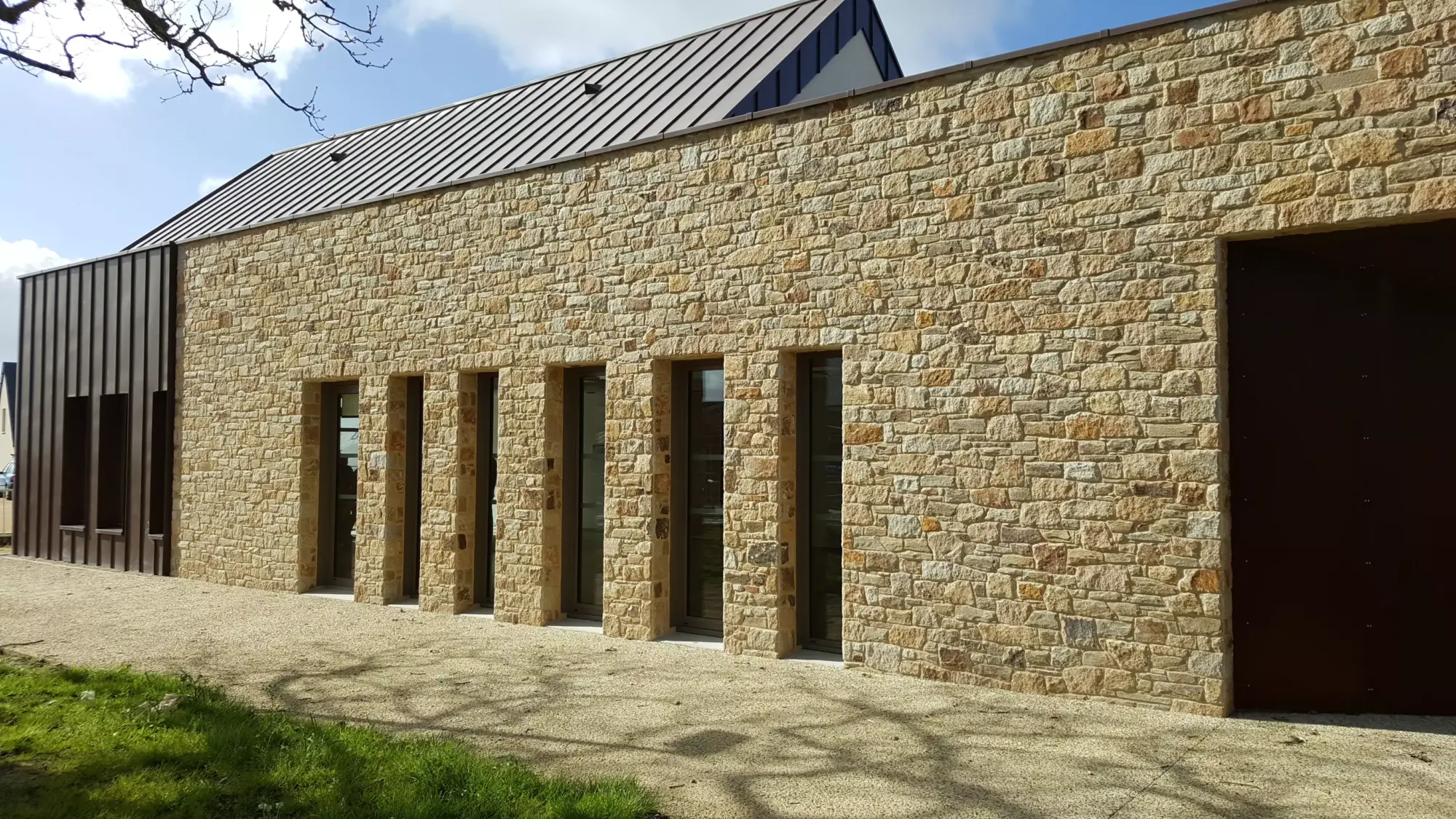 Nouveau chez MCK Habitat : la pose de parement pierre pour sublimer votre fa&ccedil;ade Lingolsheim