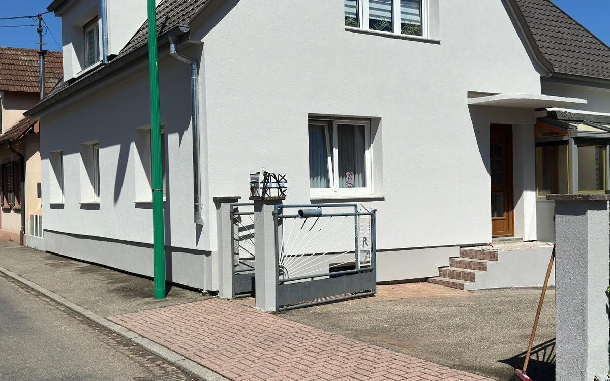 Isolation thermique par l&rsquo;ext&eacute;rieur &agrave; Seltz (Bas-Rhin) : r&eacute;novation compl&egrave;te d&rsquo;une fa&ccedil;ade avec finitions haut de gamme Bischheim